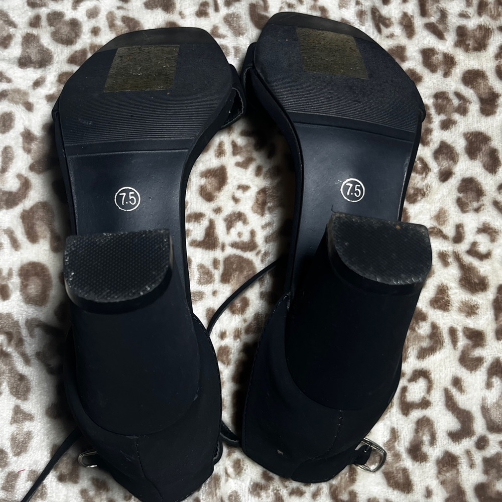 Elegant Black Women's Shoes - Picture 5 of 5